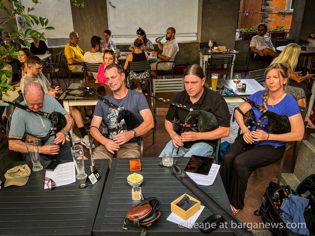 Scottish musicians at Capretz in Barga Vecchia
