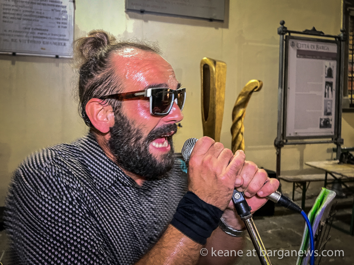 Pegnana Punkcakes play Piazza Salvi