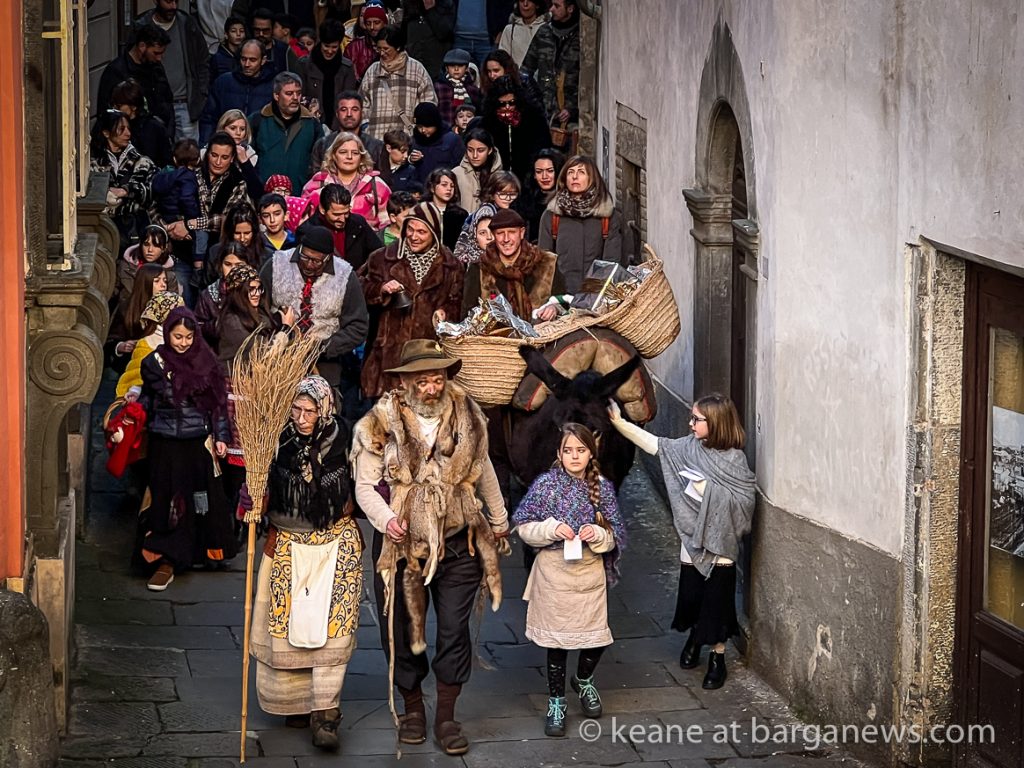 La Befana arrives in Barga 2023