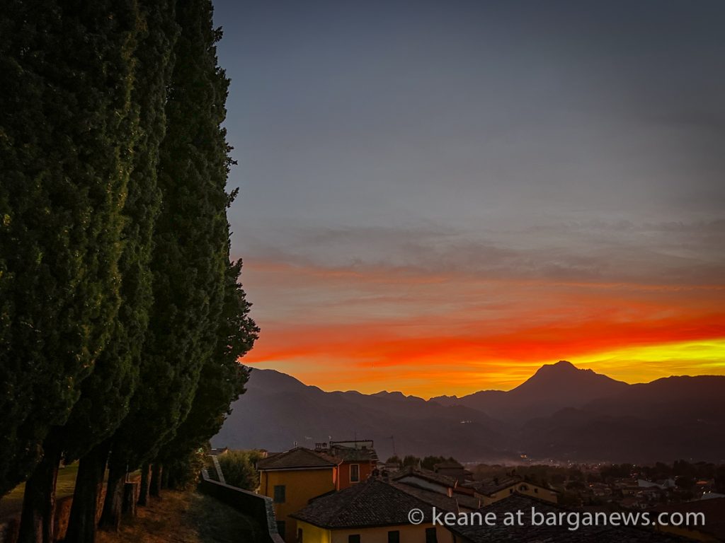 September ends with sunset and bats