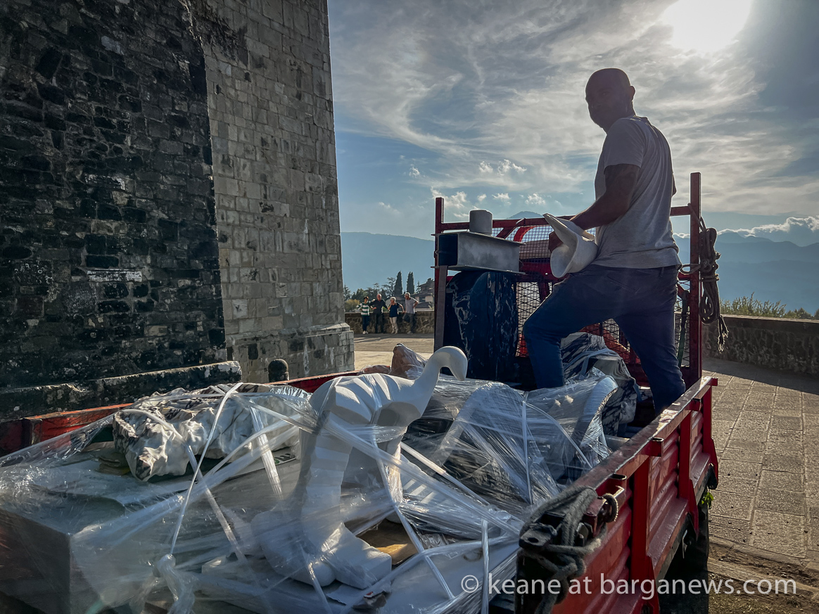 Exhibition of marble sculptures removed