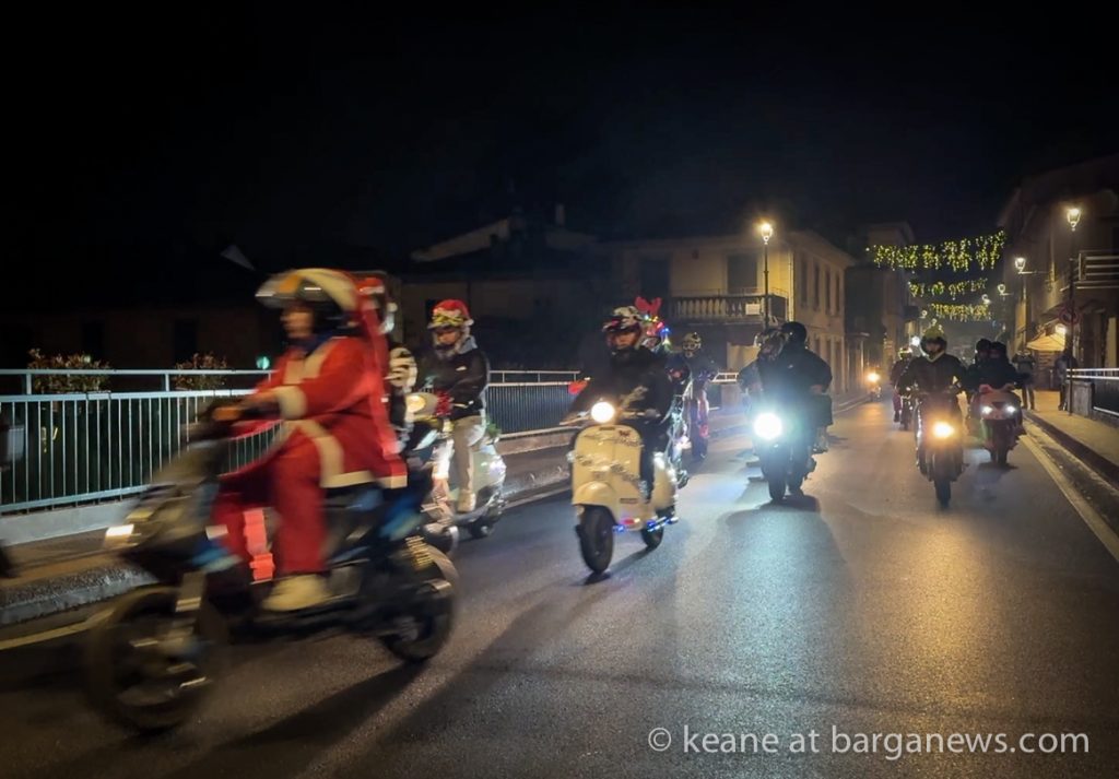Vespa – moto  Fiaccolata Natalizia in BARGA