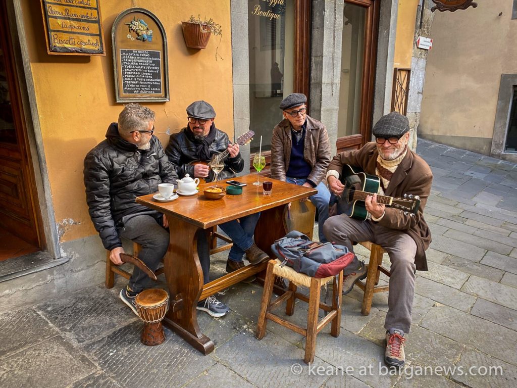 25th April and some live music in the piazza