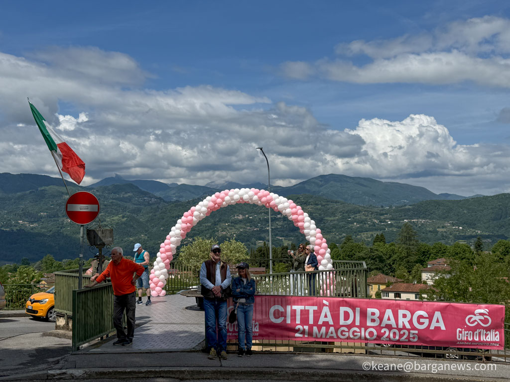 Giro d’Italia pass through Barga in 60 seconds