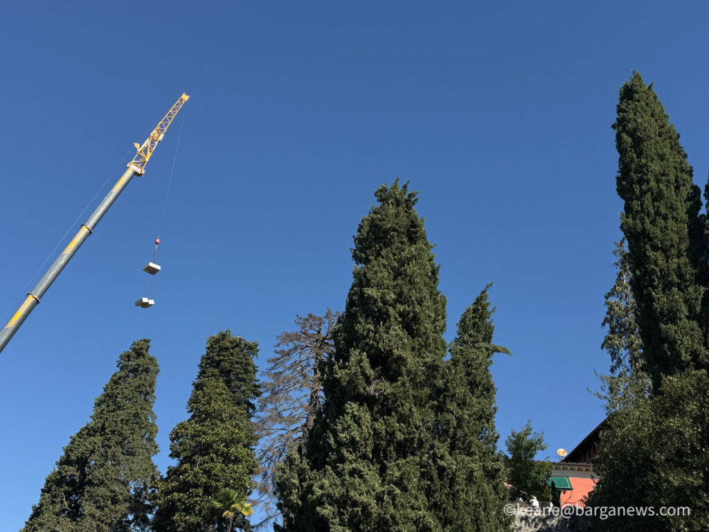 A crane, for a crane, for Barga Vecchia